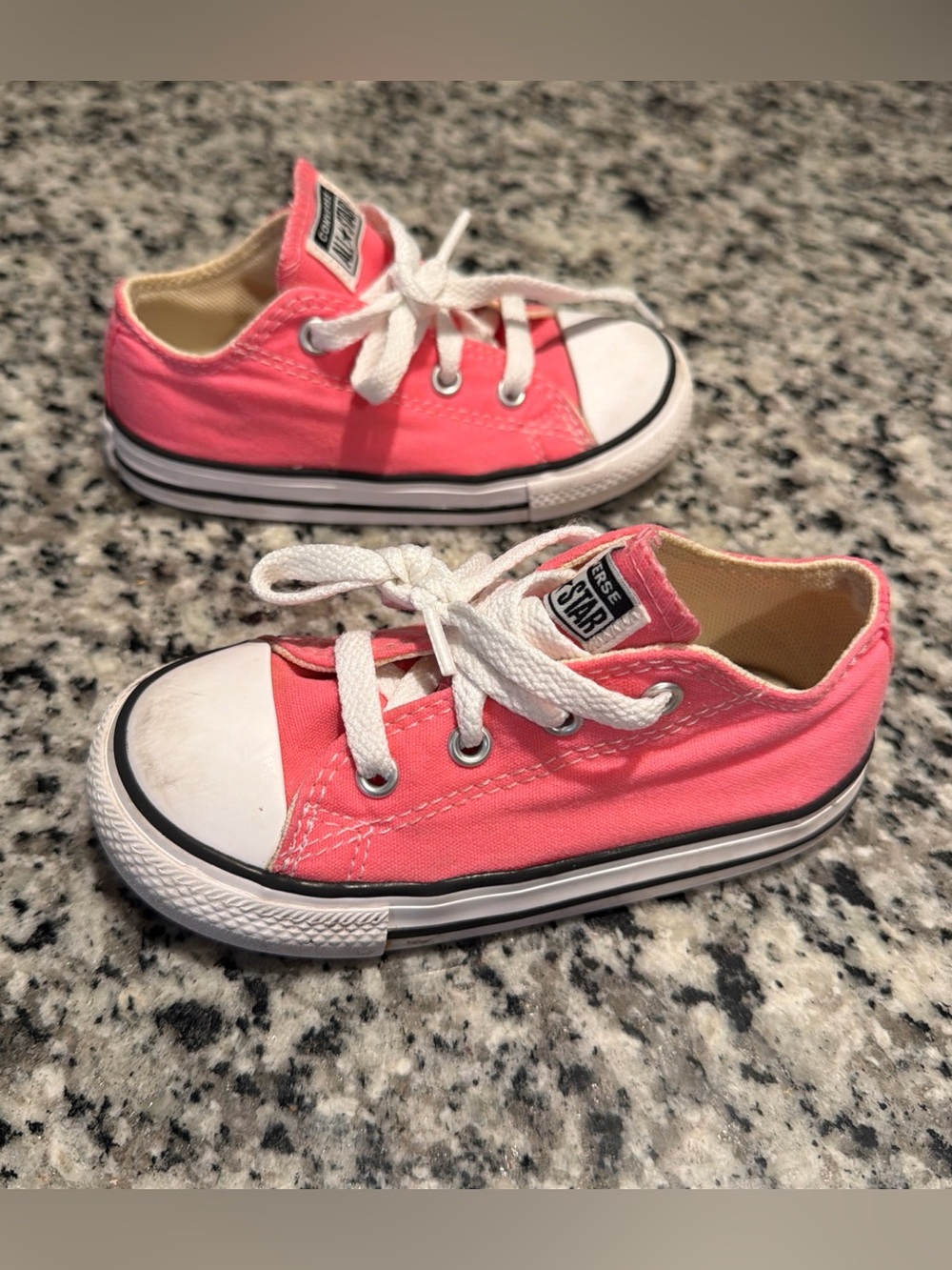 Converse Chuck Taylor All Star Pink Toddler 8 Low Sneakers